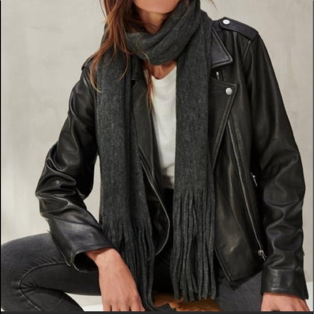 Lucky Brand Solid Grey Scarf / One Size